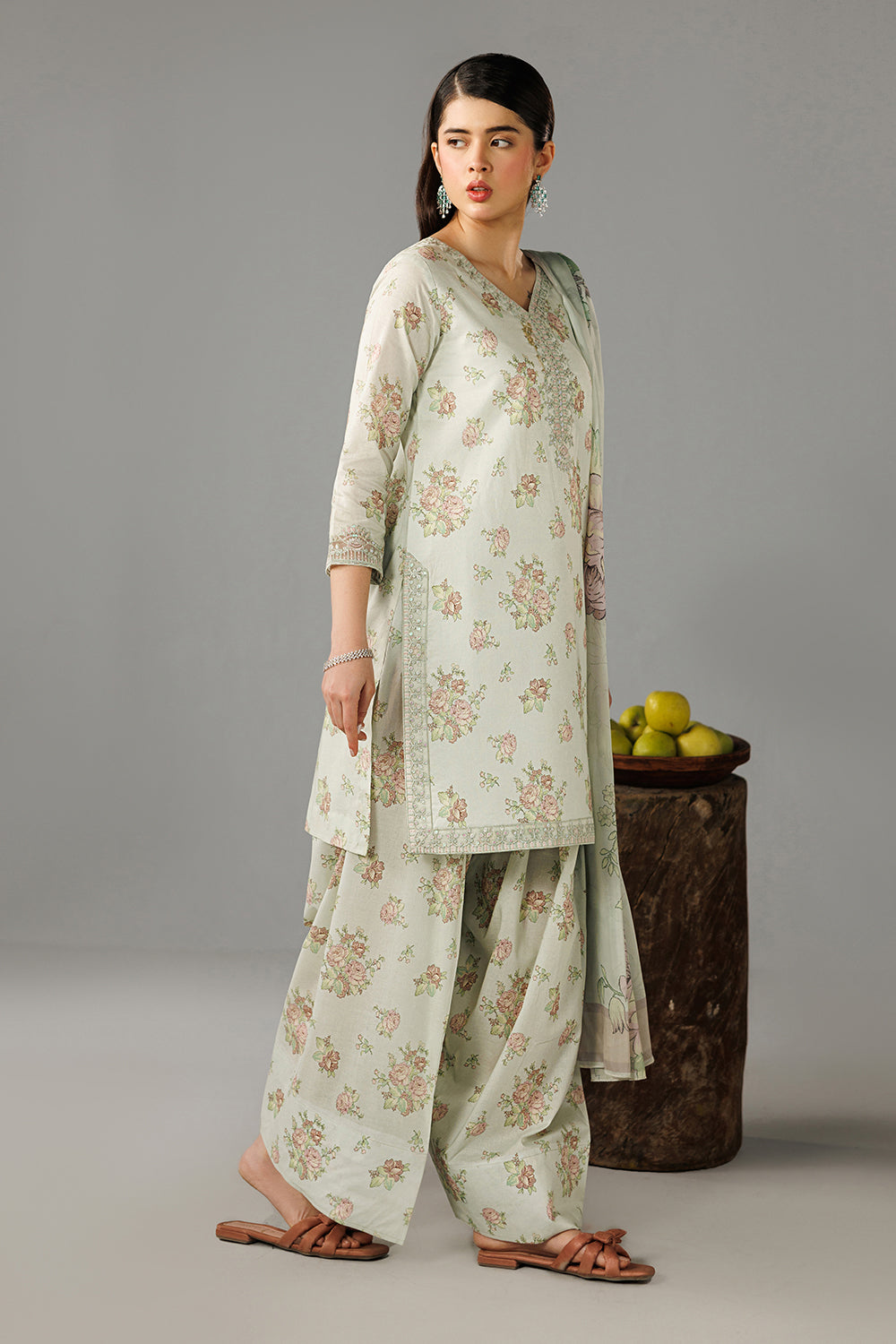 Embroidered Lawn DT-26-18