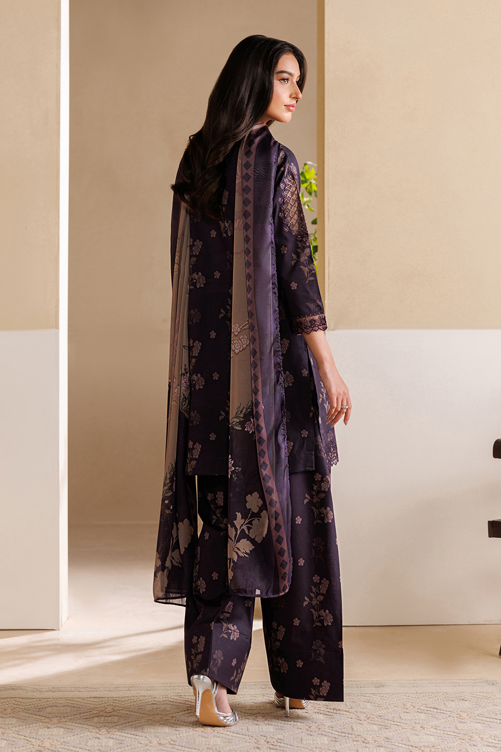 Embroidered Lawn DT-26-24