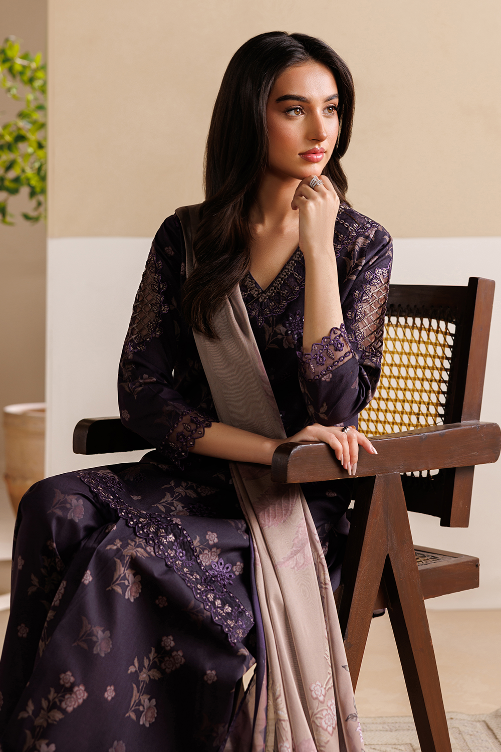 Embroidered Lawn DT-26-24
