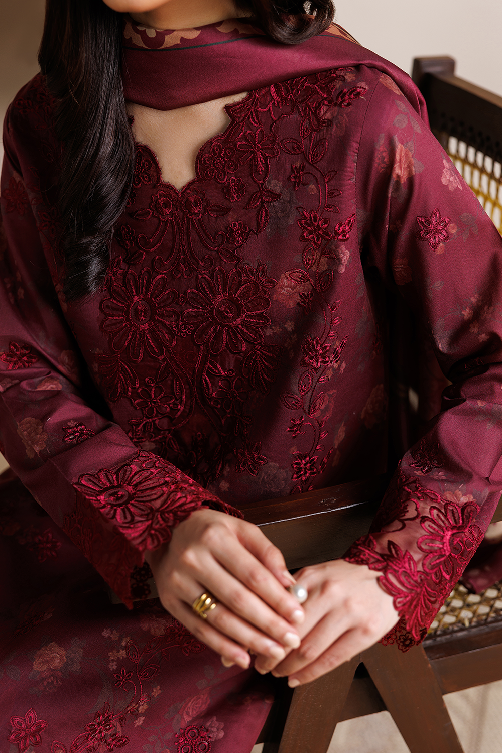 Embroidered Lawn DT-26-23