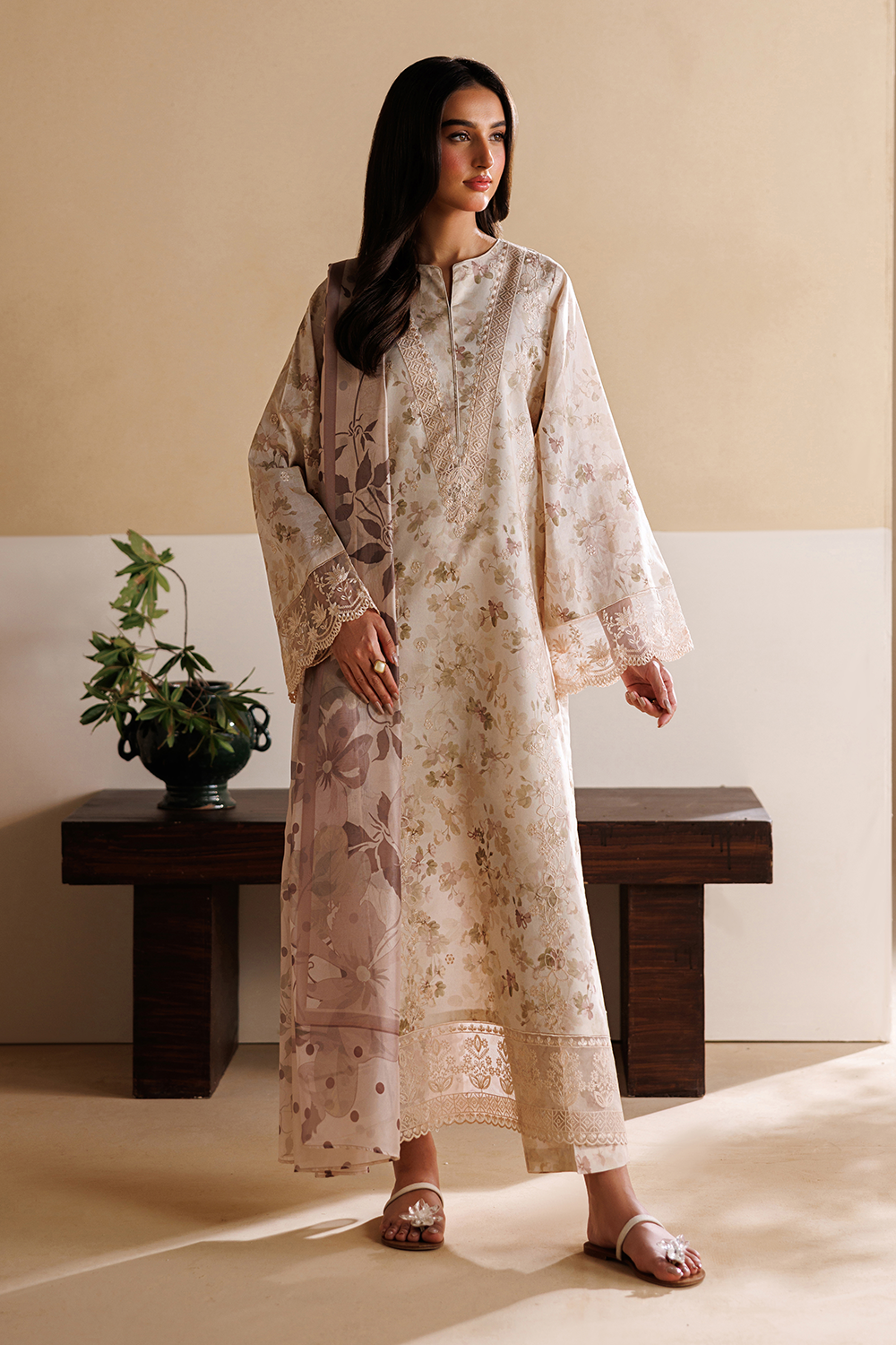 Embroidered Lawn DT-26-22