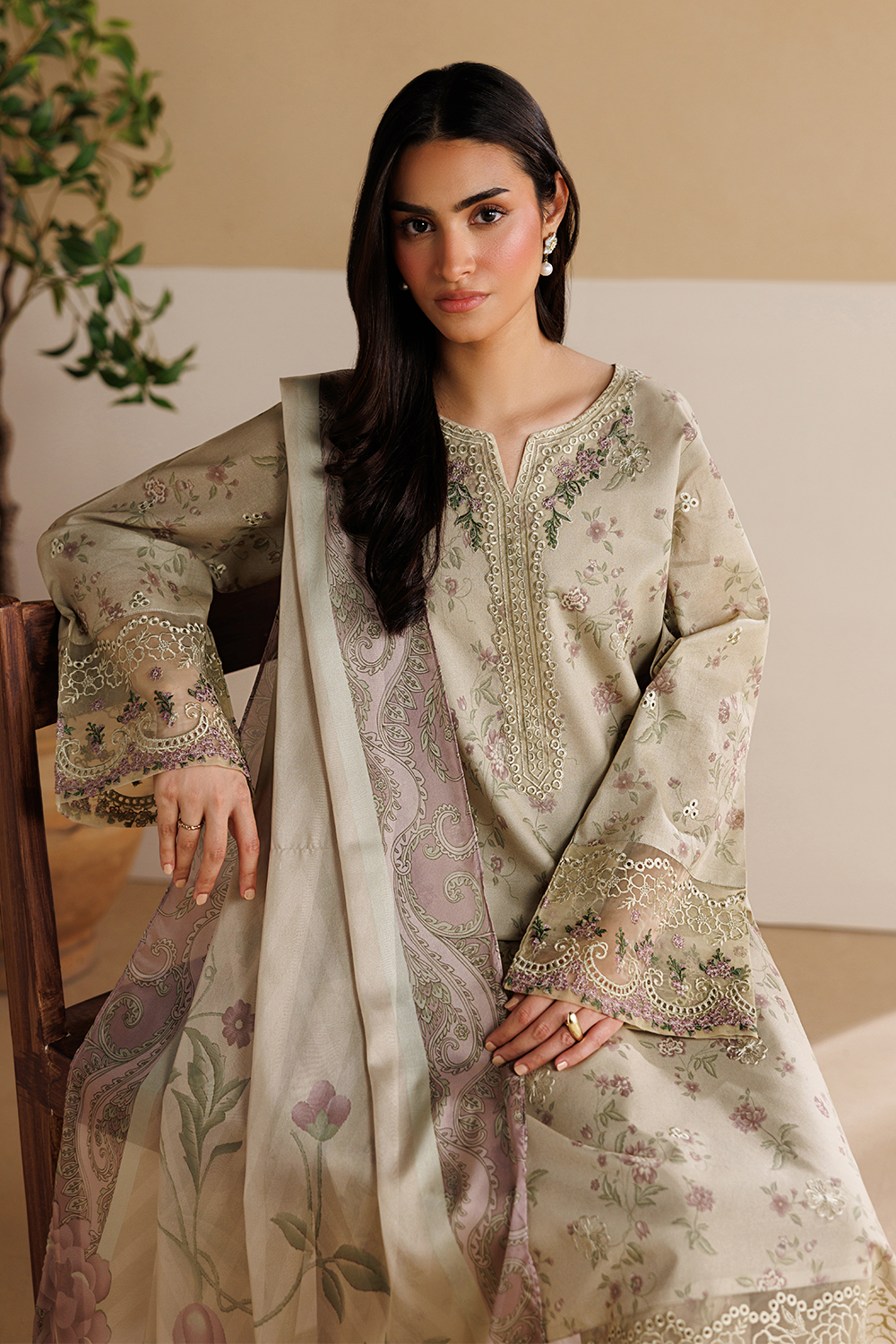 Embroidered Lawn DT-26-21