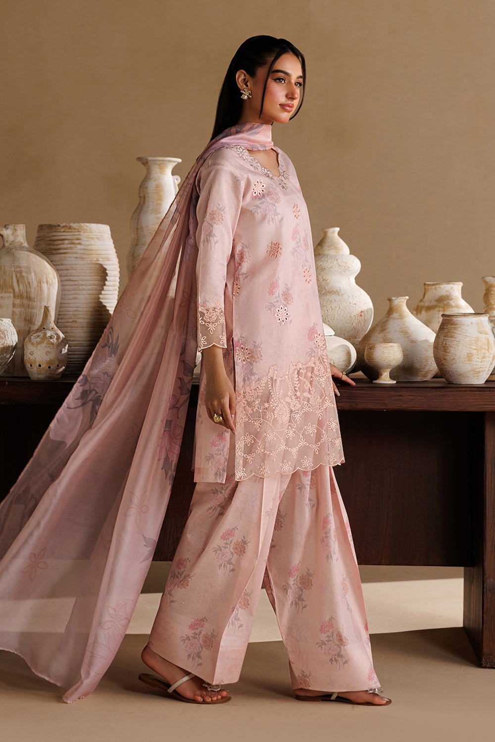 Embroidered Lawn DT-26-25