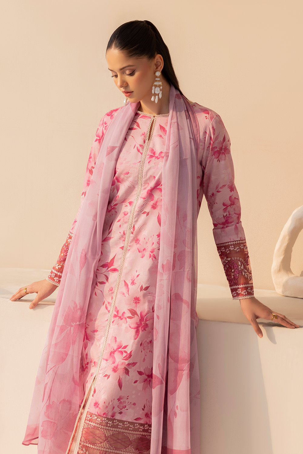 Embroidered Lawn DT-25-04