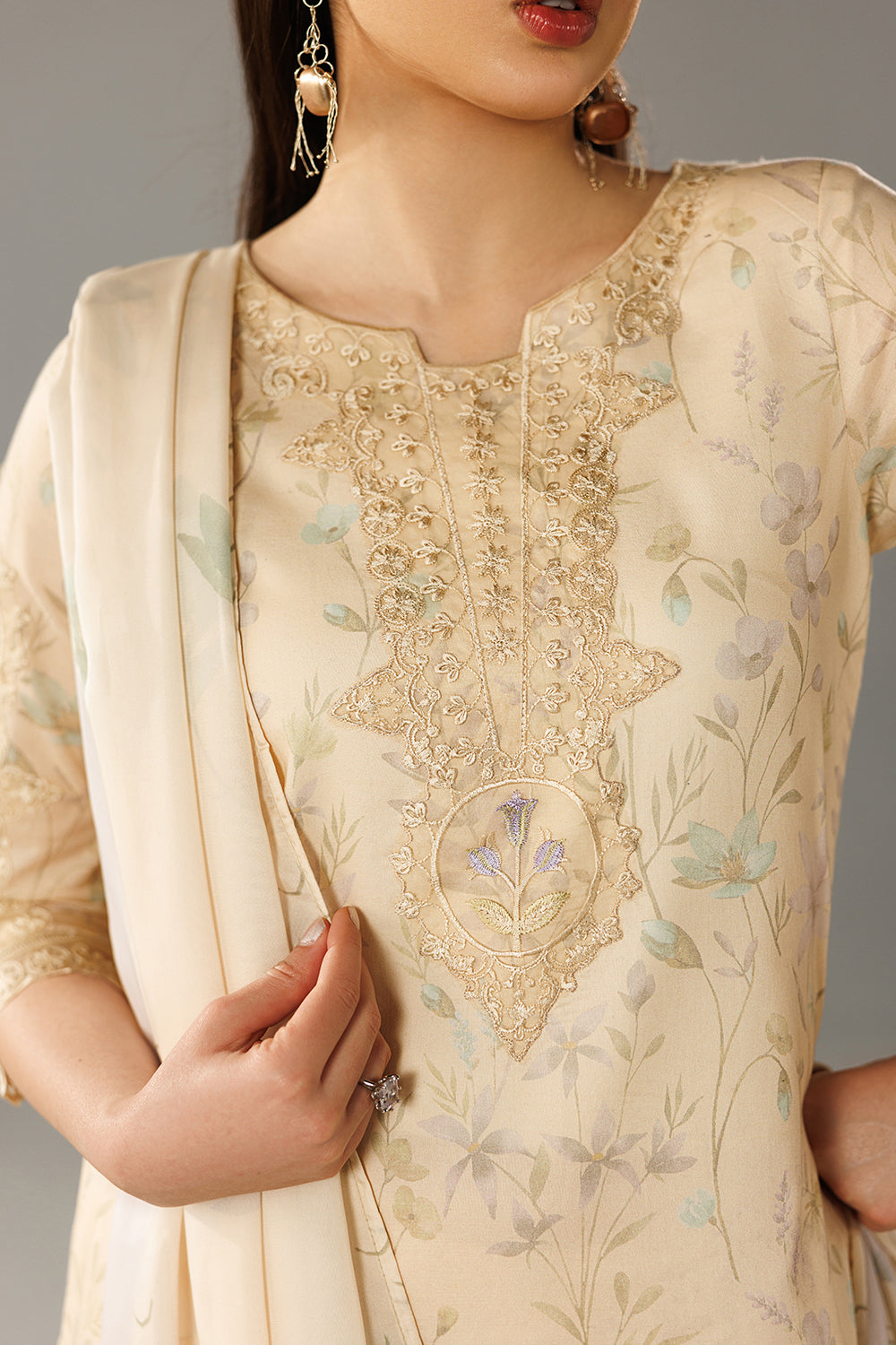 Embroidered Lawn DT-26-19