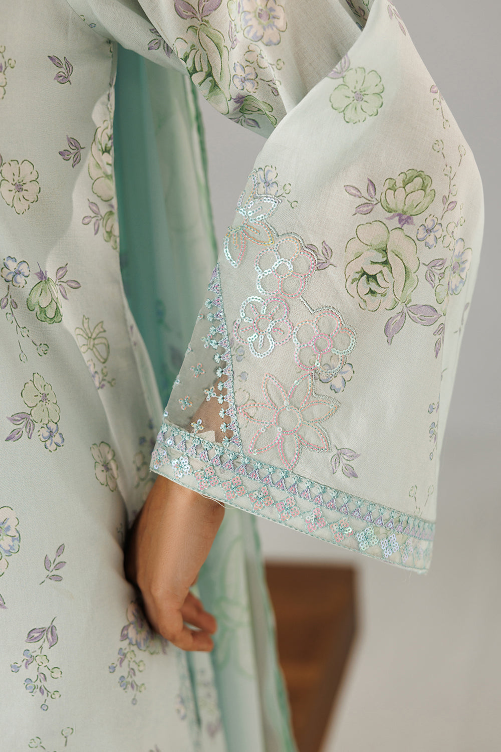 Embroidered Lawn DT-26-11