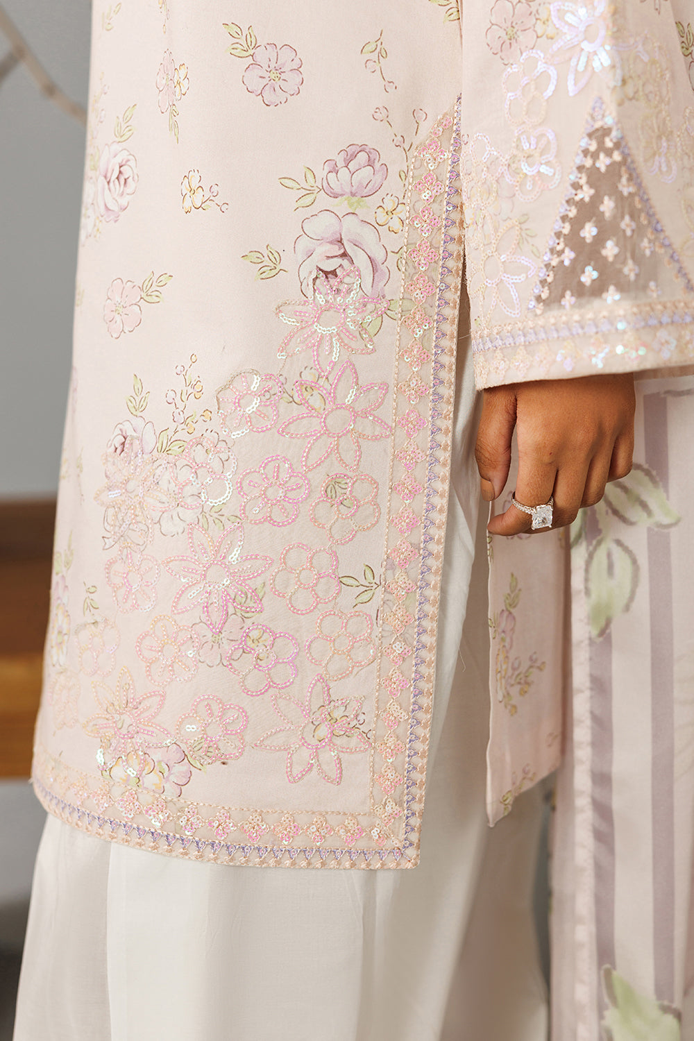 Embroidered Lawn DT-26-14