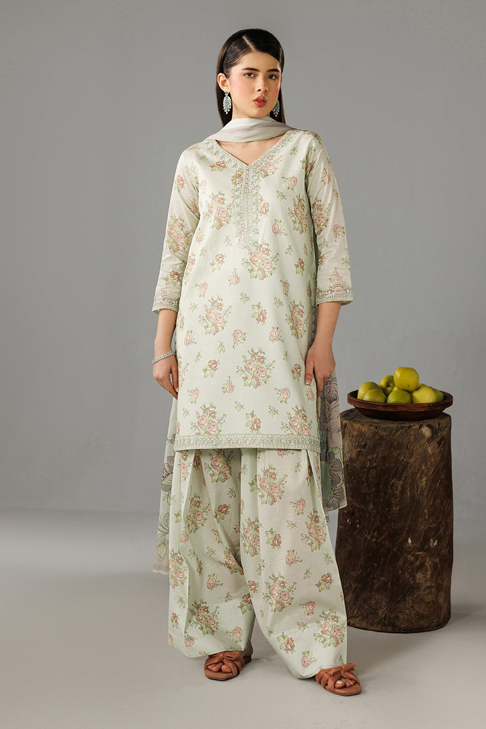 Embroidered Lawn DT-26-18
