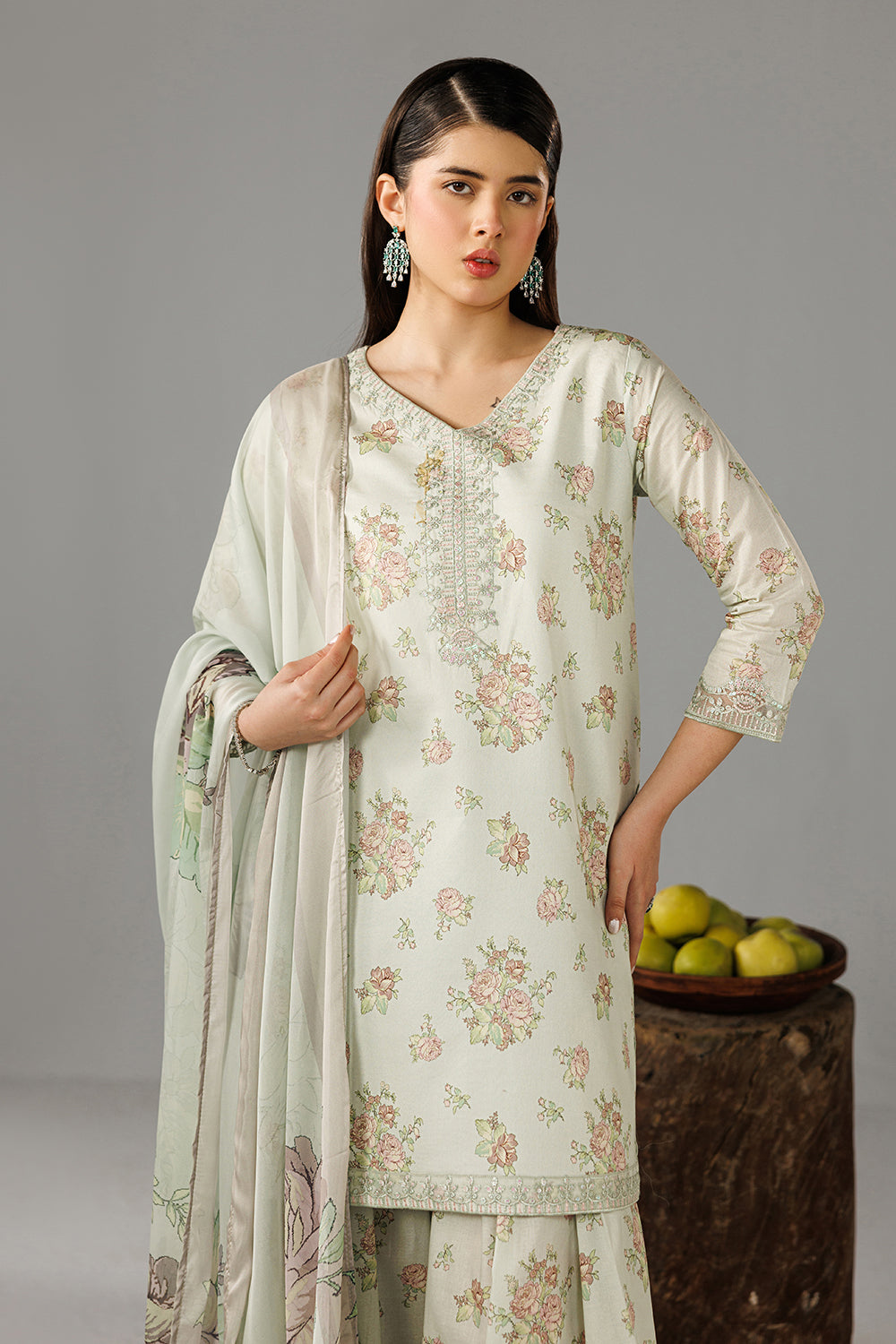 Embroidered Lawn DT-26-18