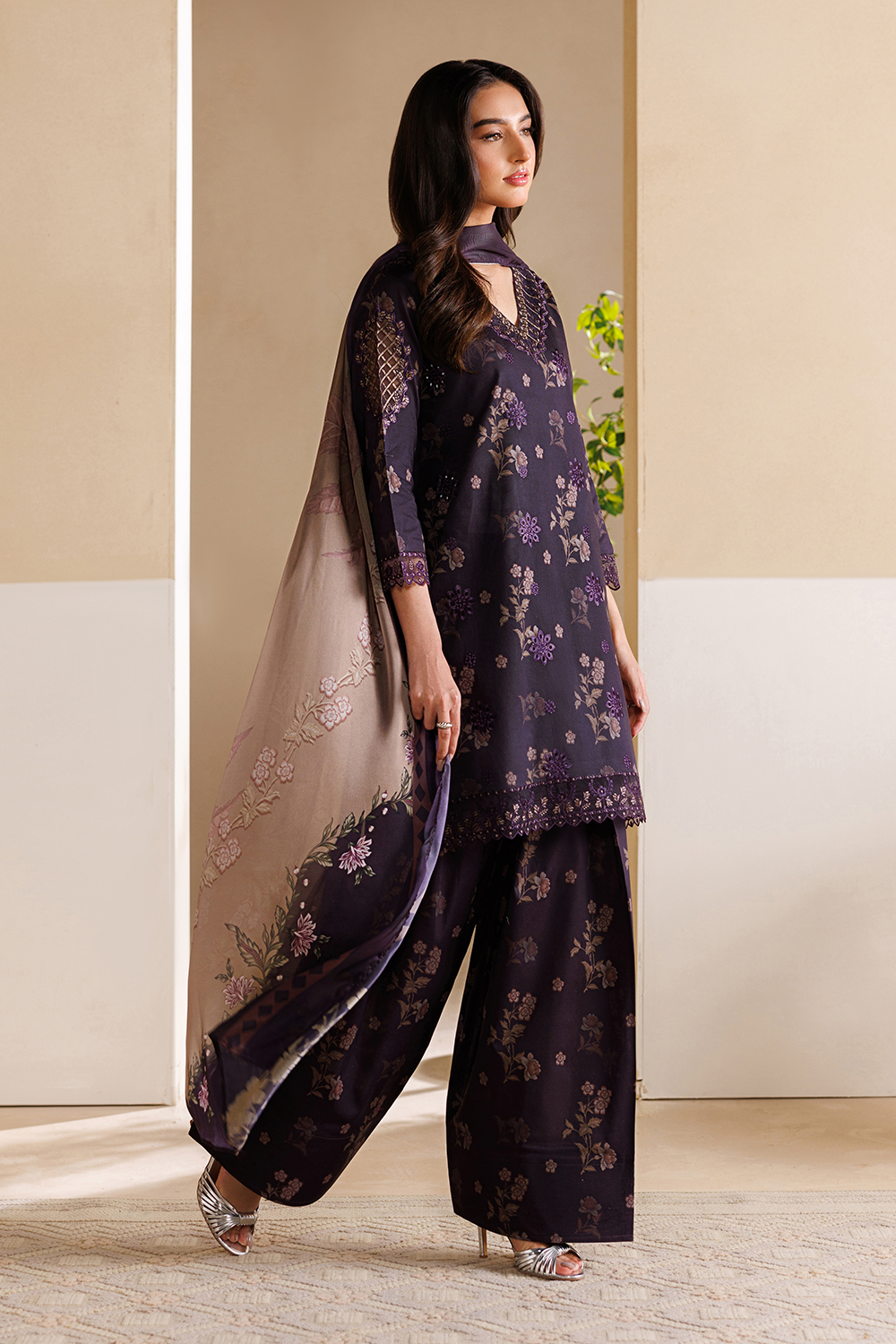 Embroidered Lawn DT-26-24