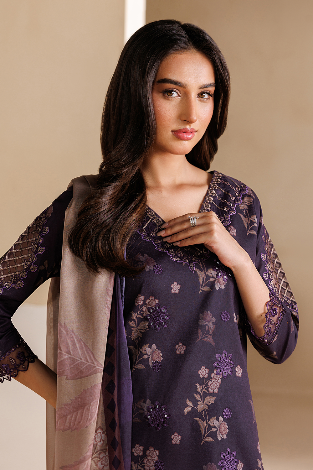 Embroidered Lawn DT-26-24