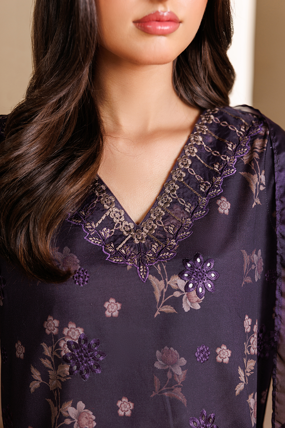 Embroidered Lawn DT-26-24