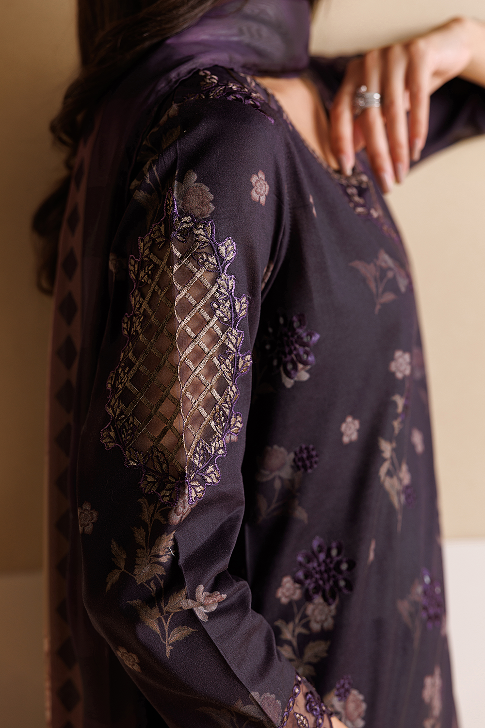 Embroidered Lawn DT-26-24