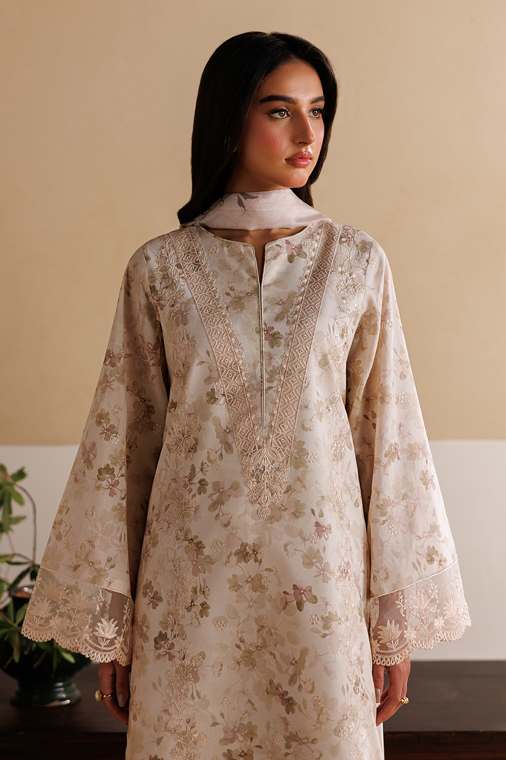 Embroidered Lawn DT-26-22
