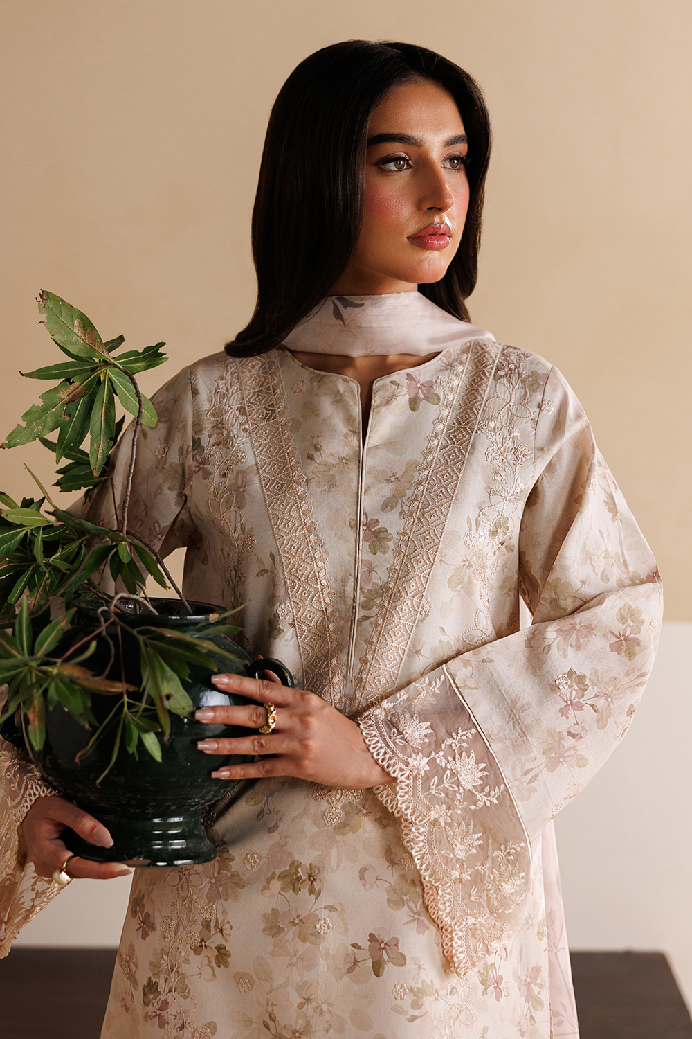 Embroidered Lawn DT-26-22