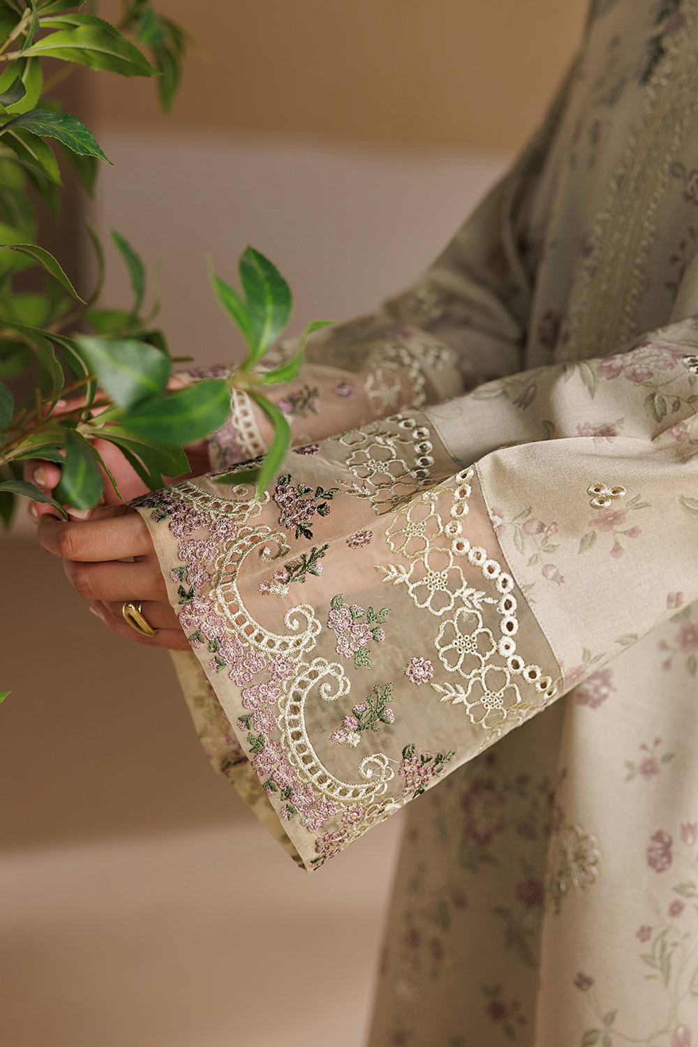 Embroidered Lawn DT-26-21