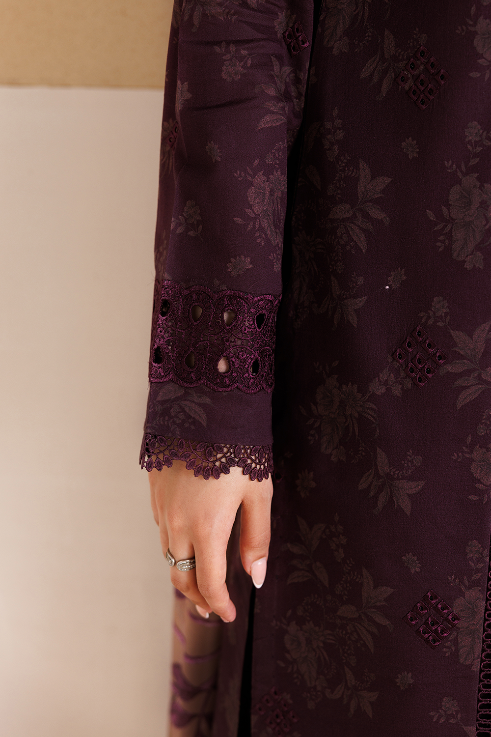 Embroidered Lawn DT-26-26