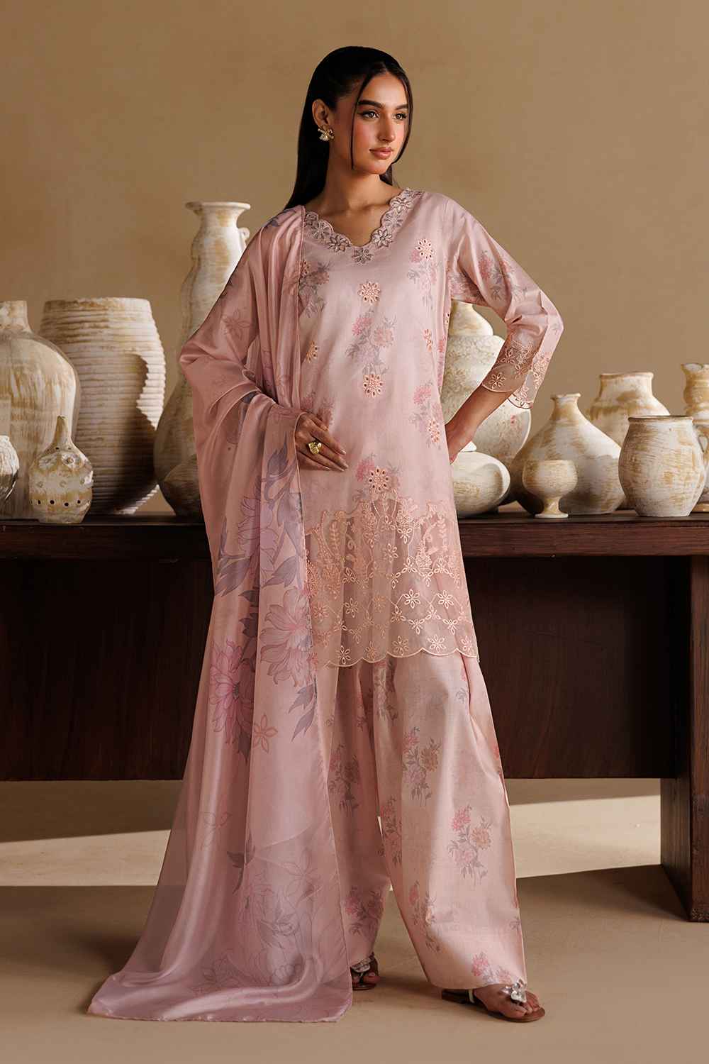 Embroidered Lawn DT-26-25