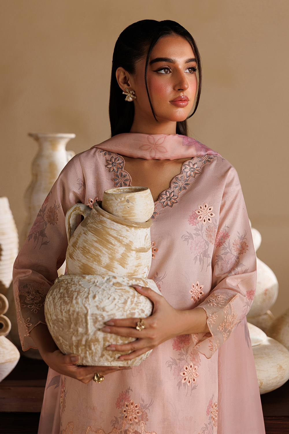 Embroidered Lawn DT-26-25