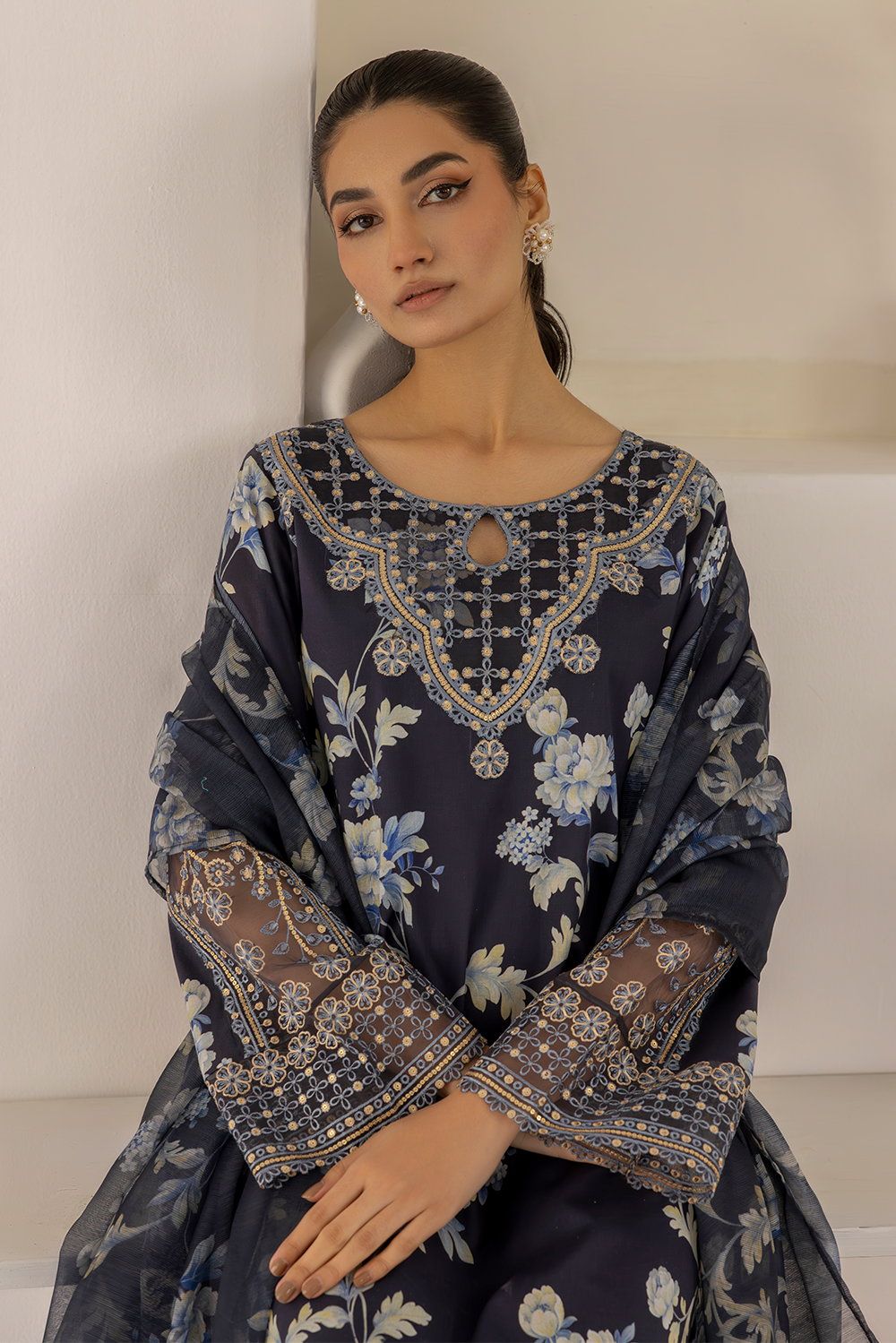 Embroidered lawn - DT-23-13